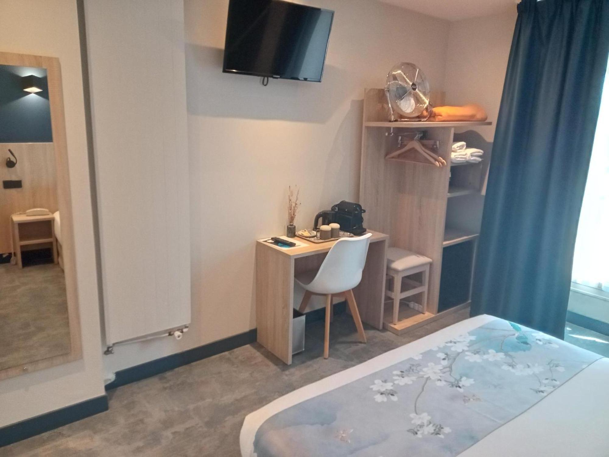 Deux Chambres Adjacentes Supérieures et Standard